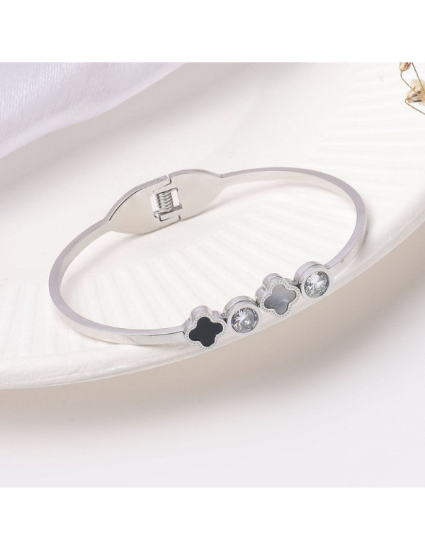 Jewels Galaxy Stainless Steel Silver Plated Mother Of Pearls Leaf Clover Bracelet