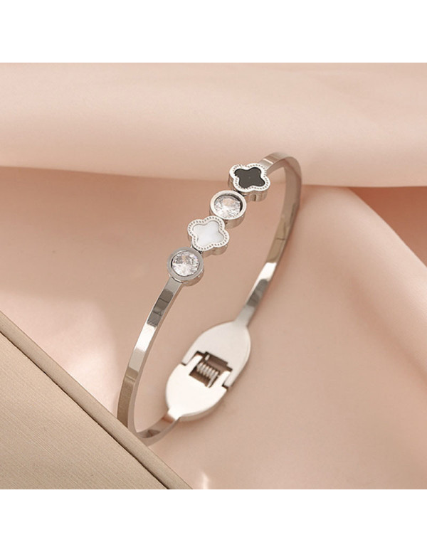 Jewels Galaxy Stainless Steel Silver Plated Mother Of Pearls Leaf Clover Bracelet